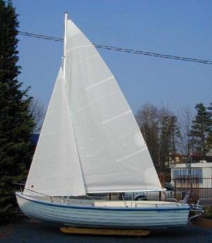 Barca a vela e motore