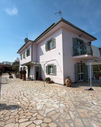 Villa indipendente con piscina