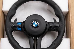 volante sportivo bmw