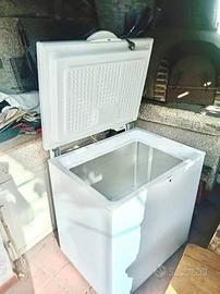 Congelatore a pozzetto Indesit OS 2A 200