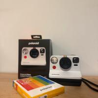 Polaroid Now + Film a colori