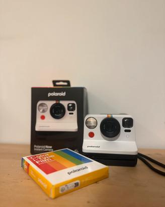 Polaroid Now + Film a colori