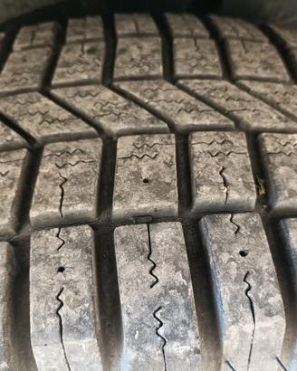Gomme Mitsubishi L200