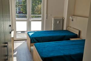 Stanza singola luminosa con bagno