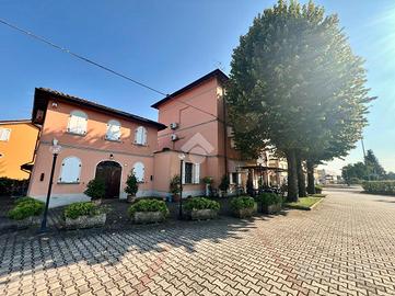 ALBERGO A NOVELLARA