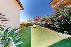 VILLA CON GIARDINO E GARAGE