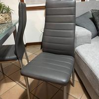 Tavolo da pranzo con sedie