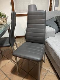 Tavolo da pranzo con sedie