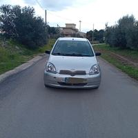 Yaris cilindrata 1.0 a euro 2.000 trattabili 