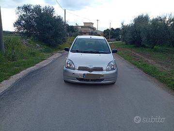 Yaris cilindrata 1.0 a euro 2.000 trattabili 