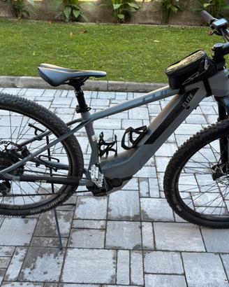 Bicicletta MTB CUBE ASSISTITA