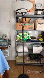 Piantana con luce dimmerabile