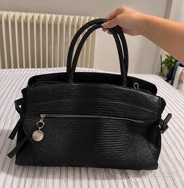 Borsa nera parfois con manici e tracolla