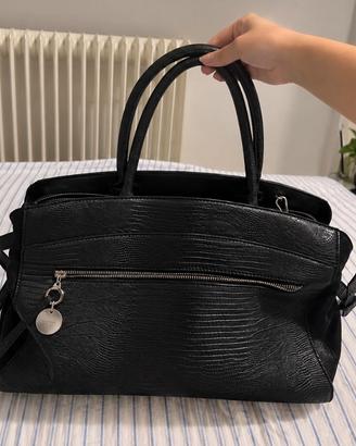Borsa nera parfois con manici e tracolla