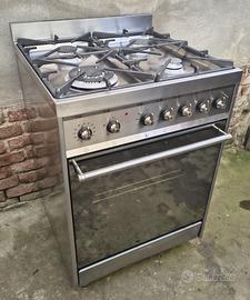 Cucina GAS SMEG Inox 4 Fuochi Forno Professionale