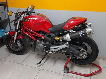 Ducati Monster 696