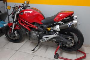 Ducati Monster 696
