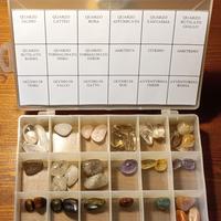 Collezione di 133 tipi di pietre naturali
