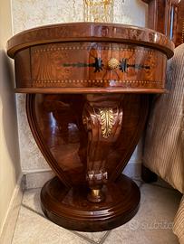 Coppia di comodini antichi