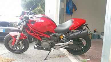 ducati Monster 696 