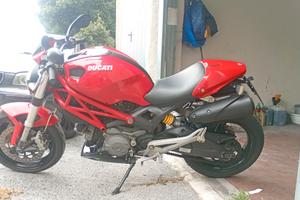 ducati Monster 696 