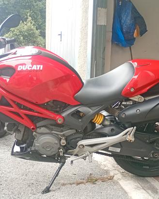 ducati Monster 696 