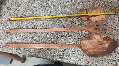 Utensili da cucina in rame vintage