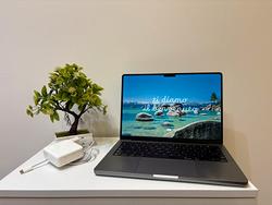 MacBook Pro 2021 M1 Pro 14” 512GB SSD 16GB RAM