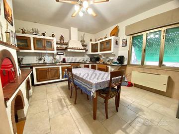 Appartamento di 160 m² con più di 5 locali a Casta