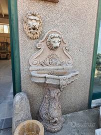 Fontana in marmo  con leone