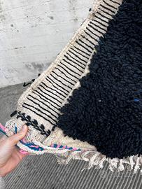 Tappeto nero/blu notte a pelo lungo con frange