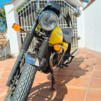 Moto Guzzi gialla