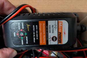 mantenitore per batteria 12v 