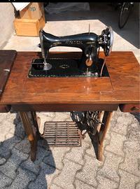 Mobile Singer con macchina da cucire anni 60