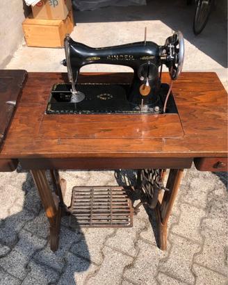 Mobile Singer con macchina da cucire anni 60