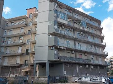 Ampio trivani con terrazzo a livello