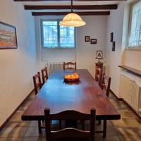 Tavolo di pregio in noce