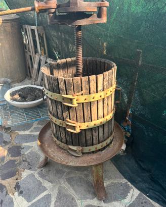 Torchio per fare il vino in casa