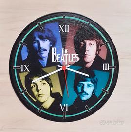 Orologio su vinile omaggio ai The Beatles 