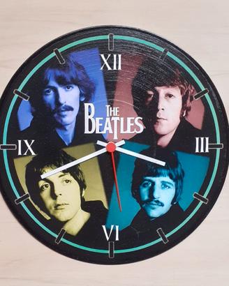 Orologio su vinile omaggio ai The Beatles 