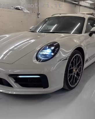 PORSCHE 911 Carrera
