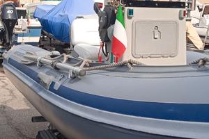 gommone  motore carrello 