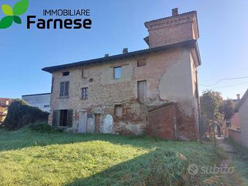 Rustico / Casale di 309 m² con più di 5 locali a C