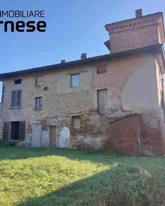 Rustico / Casale di 309 m² con più di 5 locali a C