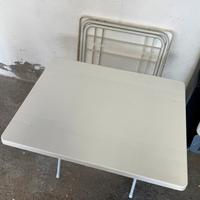 Tavolo in plastica