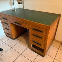 Scrivania ministeriale  in legno massello