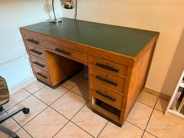 Scrivania ministeriale  in legno massello