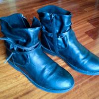 Stivaletti n.34 a soli 5 euro