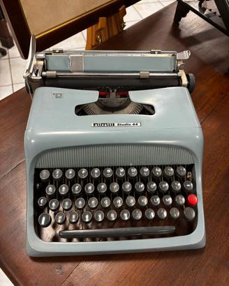 Macchina da scrivere Olivetti