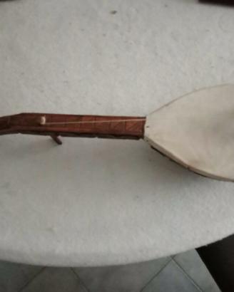 Gusla, strumento musicale in legno scolpito